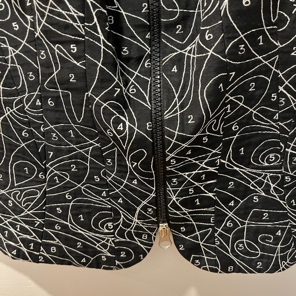 🖤 CHRISTIAN CHENAIL – Black & White Graphic Sleeveless Top, Size 4 - Picture 7 of 11